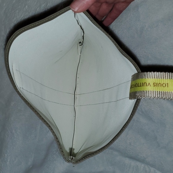 Louis Vuitton LV World Cup Limited Edition Pouch Tote Bag - Picture 4 of 8